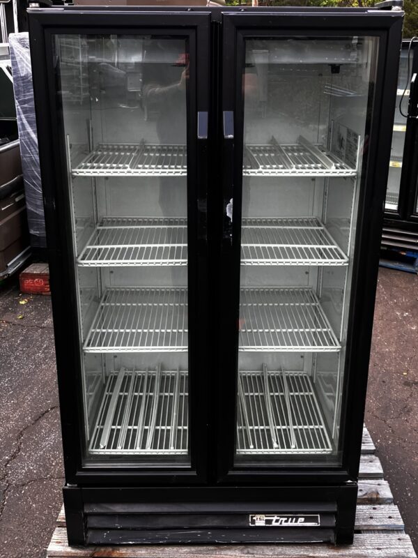 True Refrigeration GDM-30-LD (pssid:  TRUE BEV-BLK-3)
